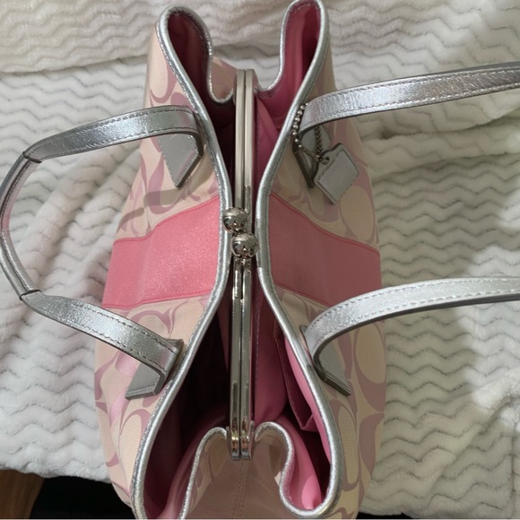 Coach Purse - Peony pink - Picture 6 of 15
